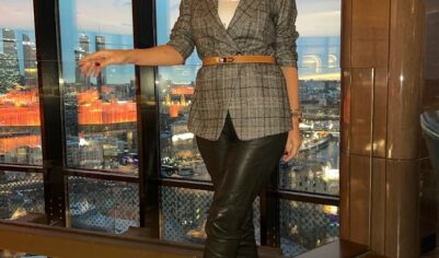 Ольга Орлова сфотографировалась в бикини на морском курорте