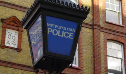 Пьяная британка устроила переполох в гостинице: хотела «вырезать» мигрантов