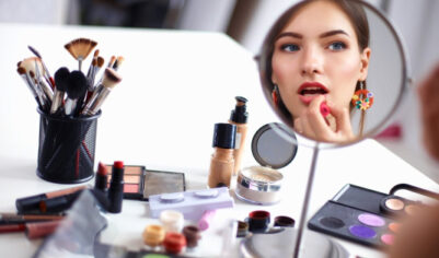 Причины, из-за которых ваш макияж скатывается, и как это исправить