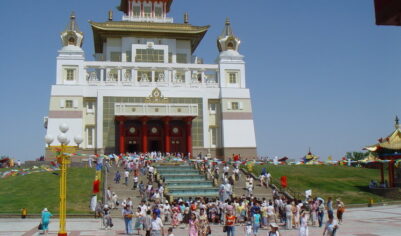 Степь, встречающая Будду: как Калмыкия готовится к историческому визиту священных реликвий