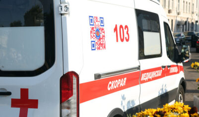 Проводницу случайно ранил в поезде проходивший мимо пассажир