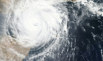 NHC: ураган «Умберто» усилился до самой опасной категории