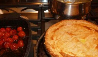 Луковый пирог из слоеного теста вкусный рецепт с фото пошагово и видео