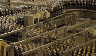 Смертельные напитки: как суррогатный алкоголь убивает в России