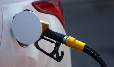 Названы причины, по которым всё больше российских регионов испытывают дефицит бензина