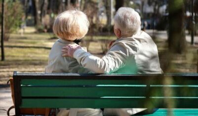 Какие выплаты ждут пенсионеров ко Дню пожилого человека: кто и сколько получит