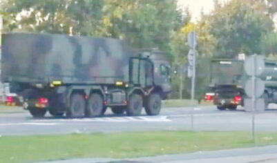 News.by: колонна польской военной техники выдвинулась к границе с Беларусью после ЧП с дронами (ВИДЕО)