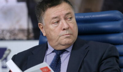 Грабители с акцентом и маской из папье-маше связали и избили экс-министра. Он все отрицает