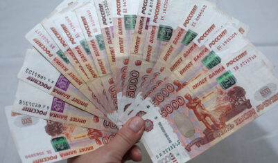 Порог богатства в России за десятилетие вырос в два раза, а бедности — в три