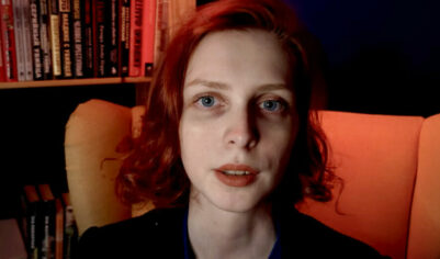 «Действовала по указанию мошенников»: блогер-сексолог пыталась поджечь здание МВД