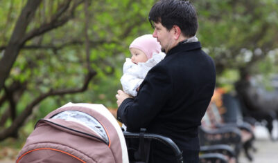 Чем старше ребенок, тем беднее семья: результаты нового исследования шокируют