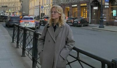 «У нее нет политической позиции»: в Петербурге певицу задержали за исполнение песен иноагентов