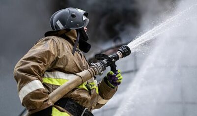 МЧС: в Красноярском крае горит жилая пятиэтажка