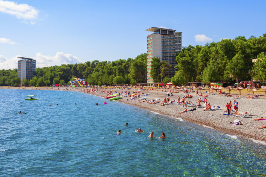 «500 тысяч откажутся от поездок». Чем грозят новые правилах выезда детей за границу