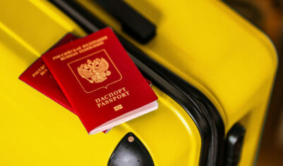 «500 тысяч откажутся от поездок». Чем грозят новые правилах выезда детей за границу