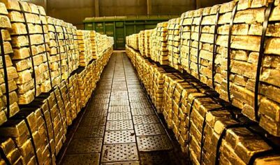 Золото подешевело из-за сюрприза от Китая и США