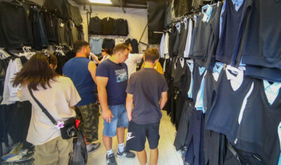 Повышение пошлин на импортную одежду ударит по карману родителей школьников