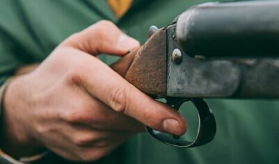 Сборщик шишек в ХМАО застрелил другого шишкаря, приняв его за медведя