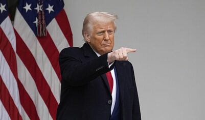 Трамп объявил о повышении торговых пошлин для Канады на 10%