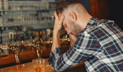 Названы 5 малоизвестных признаков реальных проблем с употреблением алкоголя