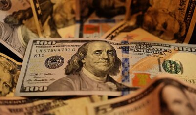 ЦБ понизил курс доллара на 15 октября