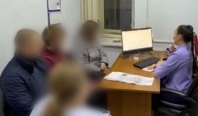 «Она не успела подняться до квартиры»: подруга зарезанной в подъезде школьницы рассказала о трагедии