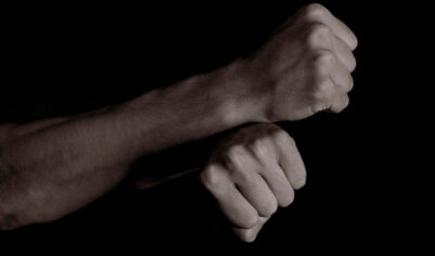 Отцы-кавказцы нападают на российских школьников, считая их обидчиками своих детей