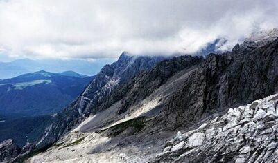 Франс Пресс: один альпинист погиб после схода лавины в Альпах в Словении