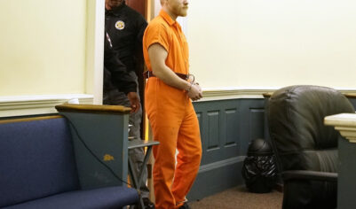 Эмигрант жестоко поджег американского политика из-за подозрений жены в измене