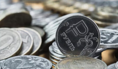 Доллар или рублевые вклады: финансисты поспорили о выгодном способе сбережений