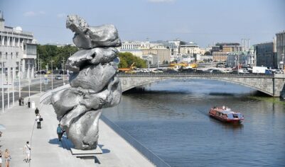 «Нерукопожатный» памятник»