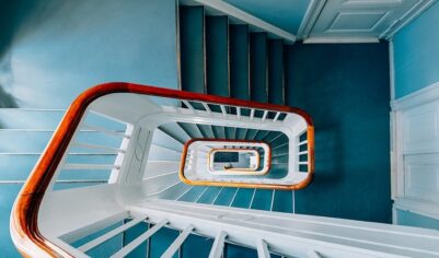 На последний этаж — пешком