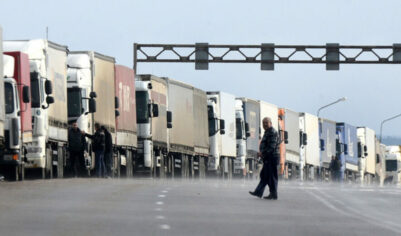 «Интересные подвижки»: Азербайджан разрешил транзит грузов из России в Армению