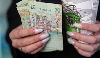Bloomberg: МВФ требует от Украины провести девальвацию гривны