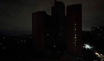 СМИ: в Киеве блэкаут, столбы дыма растянулись на километры (ВИДЕО)