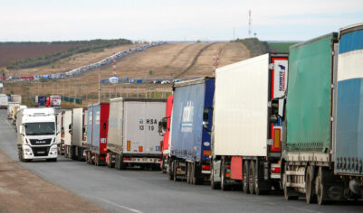 «Боятся ехать в жерло вулкана». Почему на границе РФ и Казахстана образовалась огромная пробка?