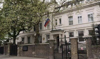 Посольство: санкции Лондона против нефтяной отрасли России имеют эффект бумеранга