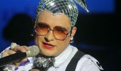 Shot: уехавшая на гастроли Сердючка заработала Зеленскому 700 млн рублей (ВИДЕО)