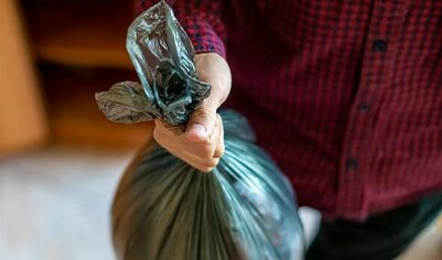 В Уфе женщину зажало мусором, который она годами копила в квартире