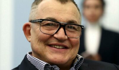 Телеведущий Дибров намерен отобрать у экс-жены свою фамилию