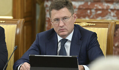 Новак: Индия начала оплачивать нефть из России в юанях