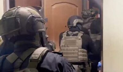 Грабители в балаклавах напали на семью россиянина в частном доме