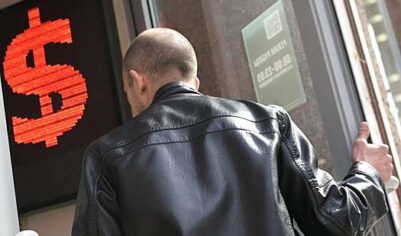 Курс доллара в России упал