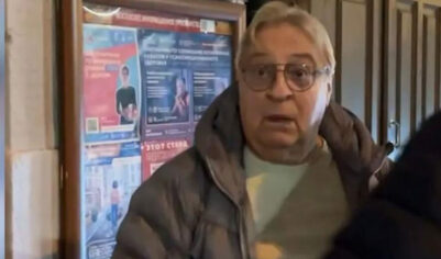 Геннадий Хазанов набросился с кулаками на журналиста после вопроса о квартирах (ВИДЕО)