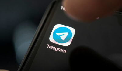 «Работаем на опережение»: в Роскомнадзоре подтвердили ограничения Telegram и WhatsApp