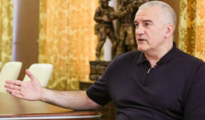 «Без бензина полуостров не останется». Глава Крыма Аксенов — о туристах, мигрантах и «новых» регионах