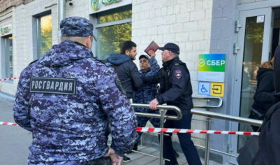 «Рыдал в полицейской машине». В Москве сотрудник банка зарезал начальницу посреди рабочего дня