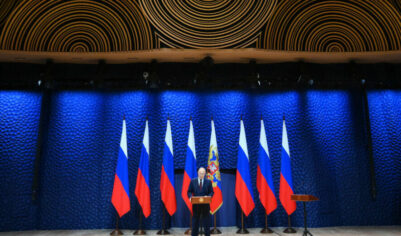 Педагогический фронт: Путин наградил педагогов, чьи ученики стали примером мужества