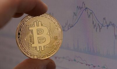 Курс биткоина резко опустился