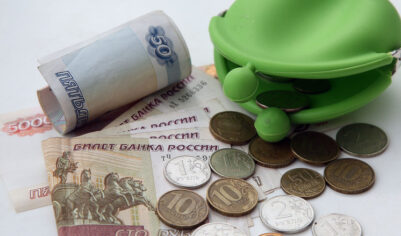 Противостояние между банками и маркетплейсами может ударить по потребителю: цены на онлайн-товары вырастут